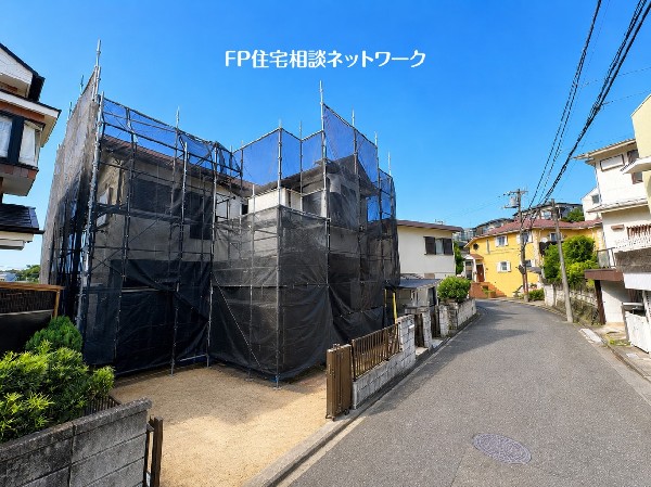 外観:土地125m2のゆとりある敷地が魅力のリフォーム中古戸建。ゆったりとした住環境と開放感を感じられる住まいです。リフォームにより生まれ変わる室内とあわせて、ぜひ現地でご確認ください。