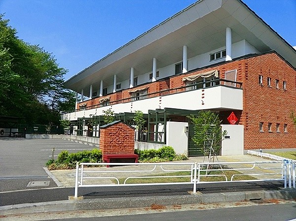 周辺環境:マーマしのはら保育園　(しのはら西と合わせて0歳～5歳まで定員166人。お洒落で大きな建物なので、子供も元気に楽しく遊んでいる。)