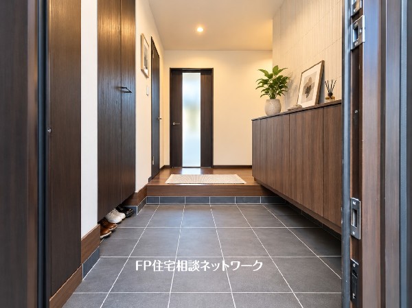 本画像の小物、植栽等はCG生成の配置イメージです。販売価格にこれらは含まれず、付帯しません。