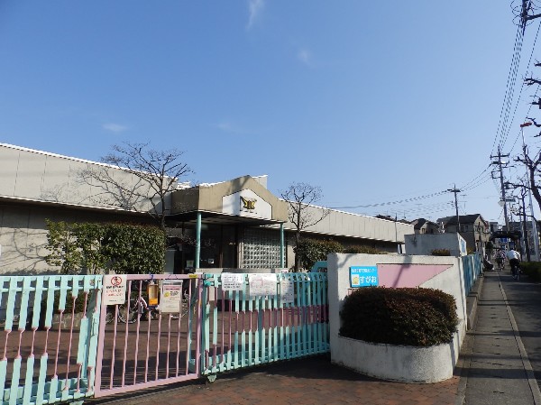 周辺環境:子育て支援センターすがお　(0歳～就学前のお子さんと保護者の方が気軽に遊べる場所。子育てに関する講座等を行っています。)