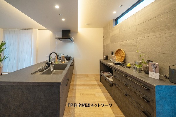 建物プラン例　延床面積100m2　2階建て　価格2400万円（税込）