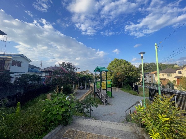 周辺環境:東玉川学園化石谷公園(子供向けのアスレッチクのある公園。子供たちの元気で楽しそうな声が響き渡ります。)