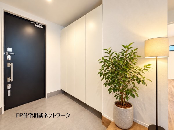 ■玄関■本画像はAIがCGで家具作成しており、実際の現地に家具は設置されておりません。また、販売価格に家具、小物等は含まれておりません。
