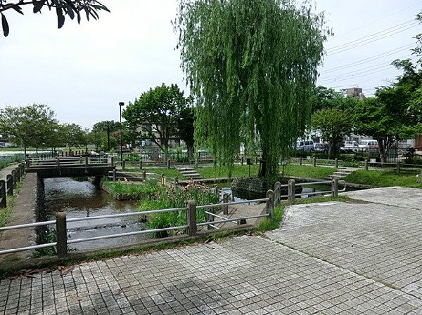 周辺環境:大丸親水公園(公園の季節の移ろいを感じられる立地。休日は四季を感じながら、お子様やペットのお散歩も楽しめます。)