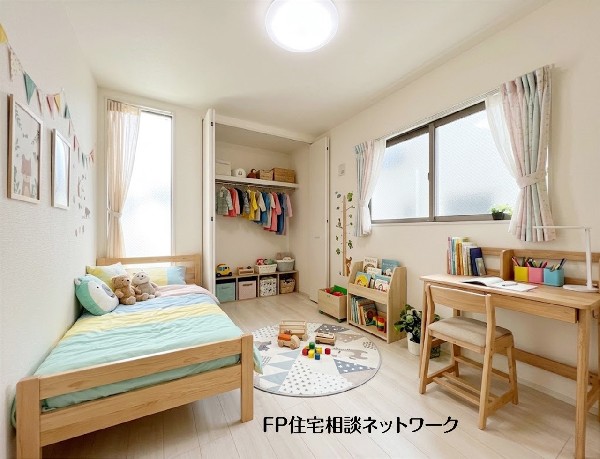 【洋室│6帖】  本画像はAIがCGで家具を作成しており、実際の現地に家具は設置されておりません。また、販売価格に家具等は含まれておりません。