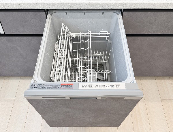 【食洗機　】利用者が増えているのはメリットが多いから。時間の節約、手が荒れない、水道代の節約、高温度で洗うので油汚れもしっかり落とせる。まさに理想家電。