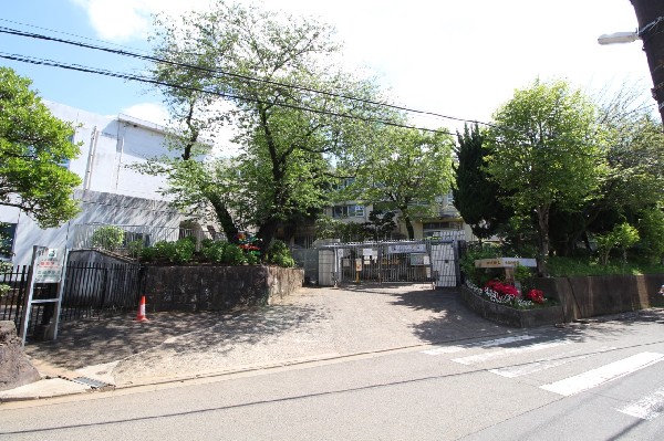 周辺環境:生田中学校(成長の過程でより濃い時間を過ごす3年間。ここで過ごす時間は、お子様にとって、とても大切な思い出となるはずです。)