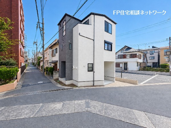 外観:【類似外観同仕様】施工例のため分譲中の建物とは外壁、屋根開口部等の形状・仕様が異なります。