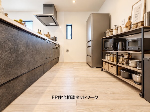 本画像はCGで作成しており、実際の現地に家具、冷蔵庫は置かれておりません。また販売価格に家具は含ません。