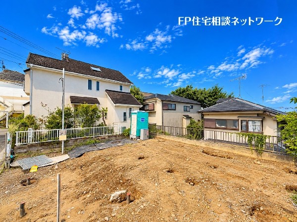 外観:閑静な住宅地で子育て家族にピッタリ。自然に包まれた穏やかな暮らしを実現するための、ゆとりある住環境が整っています。