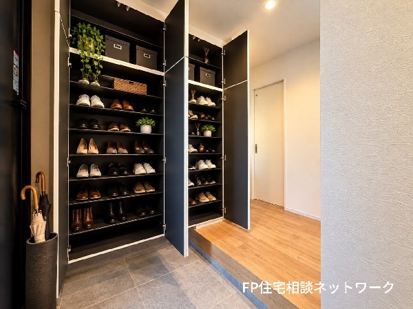 本画像はAIがCGで照明、植栽、小物、靴などを生成しているため、実際の現地には設置されておりません。