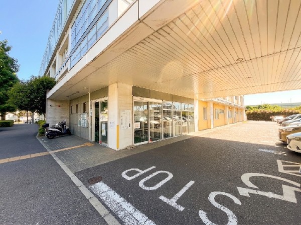 周辺環境:市ヶ尾病院(診療科目は内科、呼吸器内科、外科、整形外科など。地域医療の一端を担い心の通う医療を目指し「患者様本位の病院」であることを自負し努力します。)