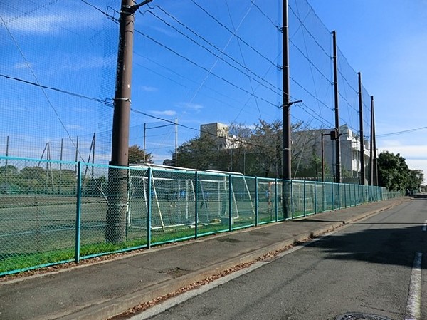 周辺環境:高田中学校(成長の過程でより濃い時間を過ごす3年間。ここで過ごす時間は、お子様にとって、とても大切な思い出となるはずです。)