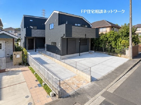 外観:【類似外観同仕様】施工例のため分譲中の建物とは外壁、屋根開口部等の形状・仕様が異なります。