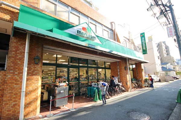 周辺環境:マルエツ花月園店(清潔感のある店内で地域の方に愛されるスーパー。営業時間は9時～21時。安全でおいしい商品を提供する。)