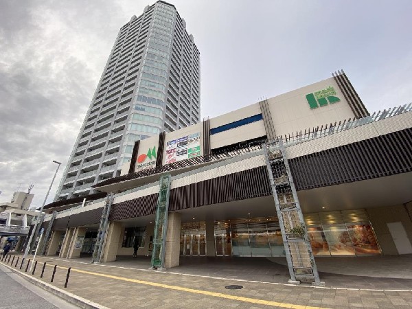 周辺環境:長津田駅(田園都市線、JR横浜線、こどもの国線の3線が利用可能です。駅周辺には暮らしに便利な店舗が揃っています)