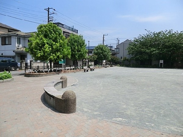 周辺環境:小野第四公園(徒歩１分の場所にある桜がきれいな公園です。お花見の季節はもちろん、地域の憩いの場です。)