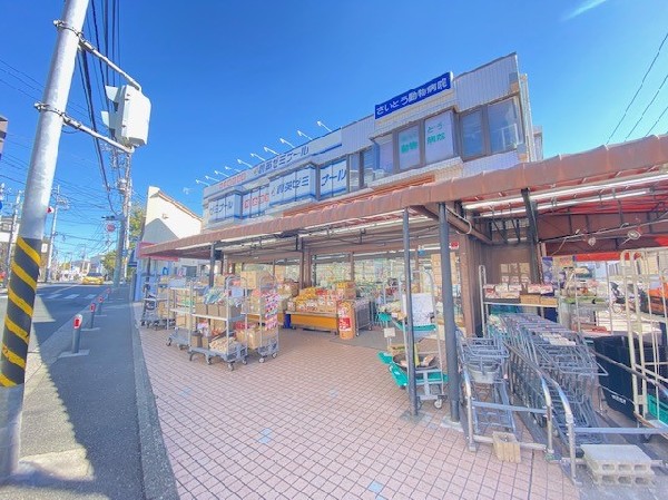 周辺環境:文化堂　馬場店(コンパクトな店内にリーズナブルな商品が並ぶ。地元の方に馴染みのスーパー。営業時間は10時～21時。)