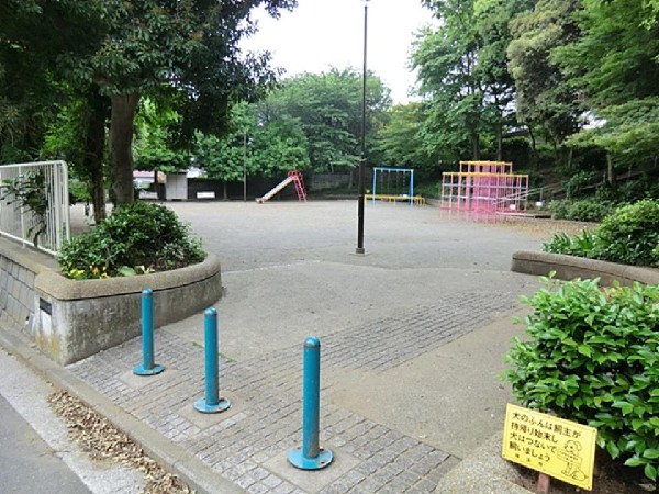 周辺環境:諏訪坂公園(緑豊かな静かな公園。季節ごとに桜やアジサイが綺麗に咲く。滑り台やジャングルジムがありお子様も楽しい。)