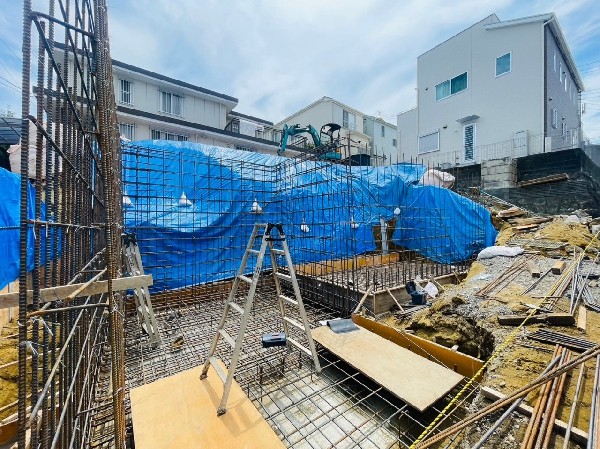 外観:落ち着きある住宅街、一種低層住居専用地域内に位置しています。日当りを大きく遮られることもありません。