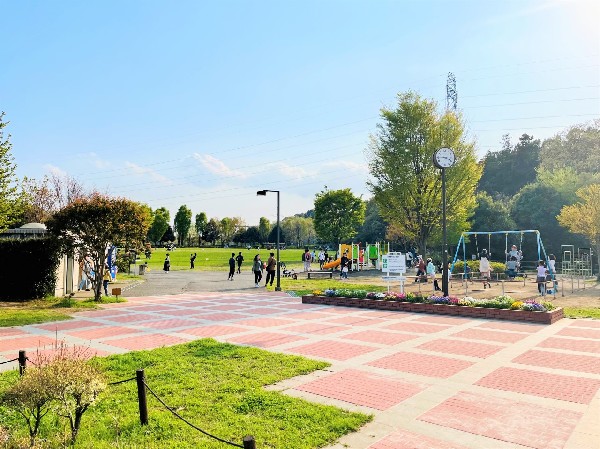 周辺環境:玄海田公園(自然に囲まれた環境でスポーツやバーベキューが楽しめる大きな公園。大人から子どもまでのびのび遊べます。)