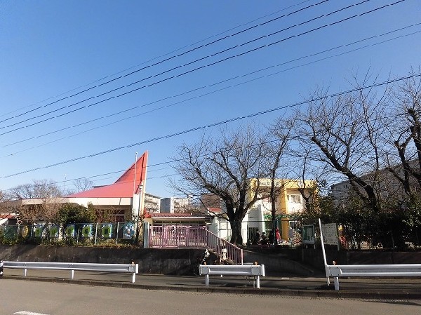 周辺環境:竹山幼稚園(ピアノ、バレエ、サッカー等特別教室も充実。一日動物村、音楽会、お月見の集い等楽しい行事が思い出に。)