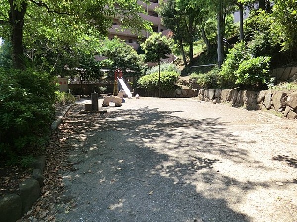 周辺環境:松見町三丁目公園(住宅街の中にあり、ほっと一息つける公園です。ほどよい広さでお子様の遊び場に最適ですね。)