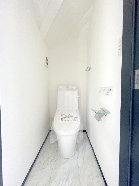 トイレは1階と3階に2カ所あります。朝の忙しい時間も慌てることなく使用できるので助かりますね。