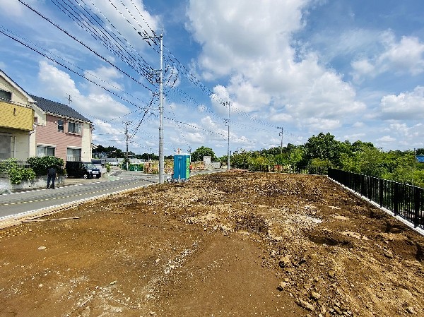 外観:第一種低層住居専用地域の良好な住環境が保たれたエリア。低層の一戸建てを中心とした統一感のある街並み。