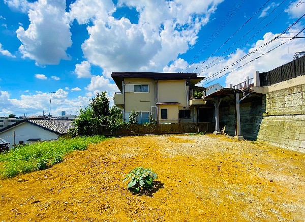 外観:閑静な住宅地に馴染む落ち着いた色合いの外観。長く愛着を持って住むからこそシンプルな色目に仕上げました