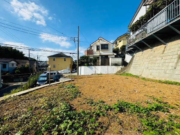 外観:「中山」駅徒歩圏内。横浜線とグリーンラインの2路線利用可能。新横浜、町田、センター北などへのアクセス良好。