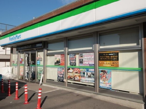 周辺環境:ファミリーマート神大寺入口店(ホットスナックのファミチキが人気。酒たばこ取扱い有。無料Wi-Fi有。各種バーコード決済利用可能。)