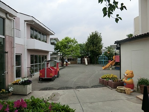 周辺環境:中山幼稚園(幼児期に必要な生活習慣の育成や、子どもの持つ天性をまげずに伸ばす事を大切にしている園です。)