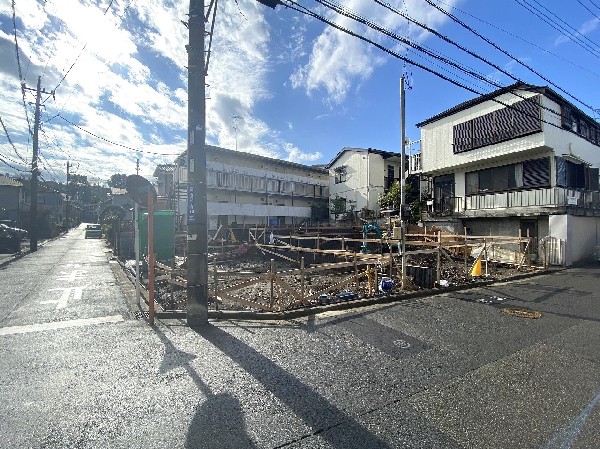 外観:閑静な住宅地で子育て家族にピッタリ。神の木公園まで徒歩5分と近く、ペットを連れたお散歩等に快適です。