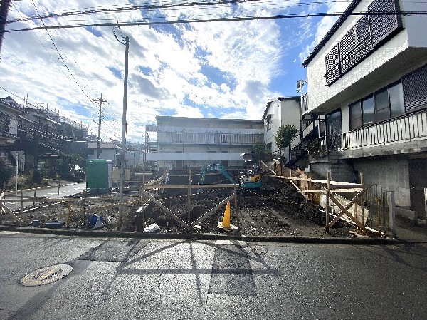 外観:閑静な住宅地で子育て家族にピッタリ。神の木公園まで徒歩5分と近く、ペットを連れたお散歩等に快適です。