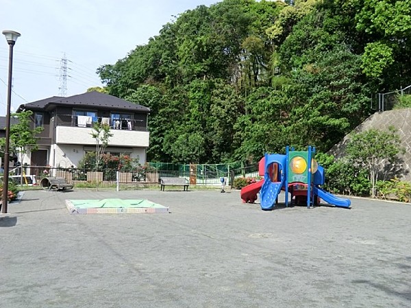 周辺環境:駒岡堂ノ前公園(カラフルな複合遊具が子供たちに人気な公園です。駒岡堂ノ前古墳が近くにあり歴史探索にもおすすめです。)