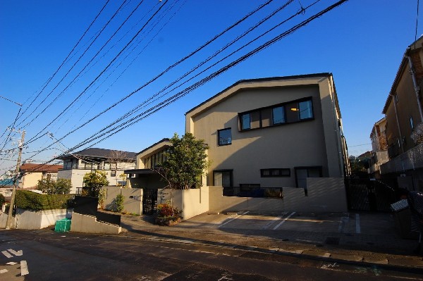 周辺環境:ちぐさのもり保育園(家庭的な雰囲気が魅力の園。綺麗な園内にはプレイルーム、スタディーコーナー、絵本コーナーなどが充実。)