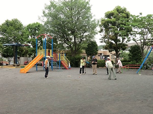 周辺環境:上の宮第三公園(上の宮中学校の近くに整備されている公園。滑り台、ブランコ、鉄棒等があり、自治会館も目の前で安心です。)