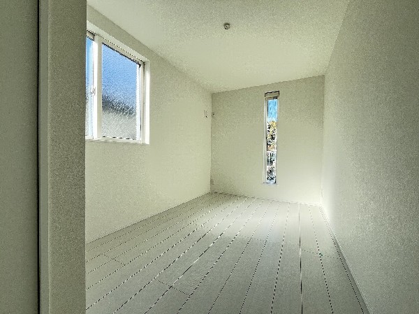 全居室に収納を完備。季節物のお洋服などもしっかりと整理整頓出来ます。居室空間を隅々まで使えるのが嬉しいですね。