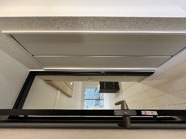 玄関近くにある収納。コートや帽子、スポーツ用品や買い物バッグを収納すれば、帰宅後すぐに片付きます。