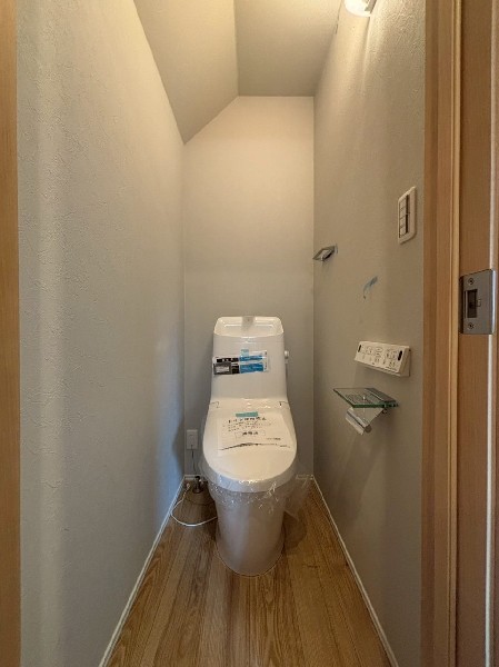 トイレは1階と2階に2カ所あります。朝の忙しい時間も慌てることなく使用できるので助かりますね。