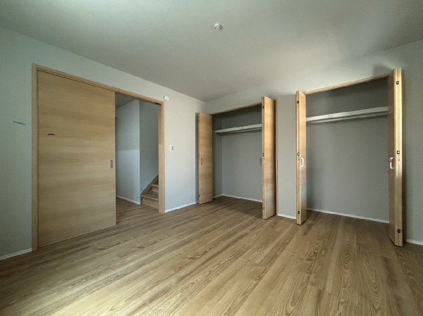 全室にクローゼットを完備しています。収納スペースを上手に使ってすっきりと快適な生活を送れます。