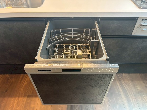 あったらいいなの代表的な設備である食洗機。ビルトイン型なので、おさまりもよく、使い勝手も良好です