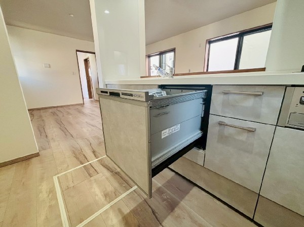 あったらいいなの代表的な設備である食洗機。ビルトイン型なので、おさまりもよく、使い勝手も良好です。