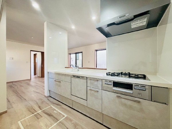 対面式のカウンターキッチンは出来上がったお料理をお子様が運ぶなど、お手伝いの機会も増えそうですね。