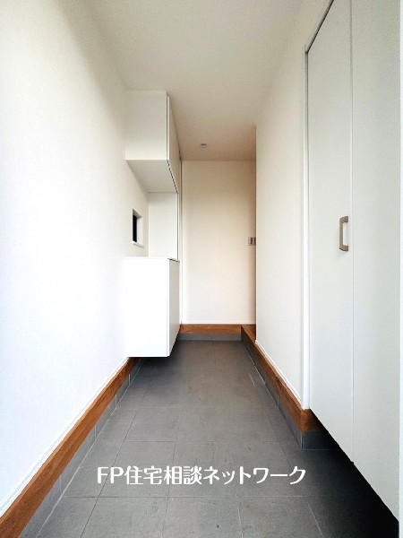 玄関ホールがスッキリ広々としていると、帰る時も出掛ける時も気持ちが良い。お客様にも好印象を与えます。