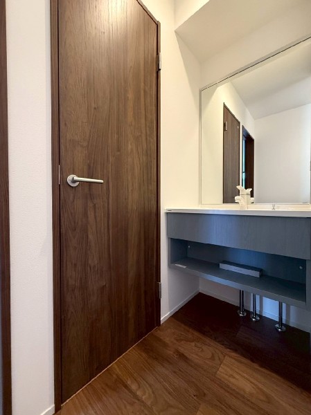2階廊下にセカンド洗面台を設けました。トイレ後や掃除の時など、しっかり手洗いが出来るので便利です。