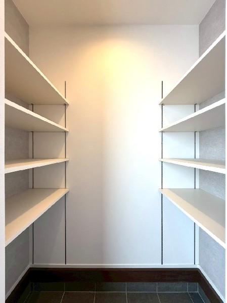 大容量のシューズインクロークが嬉しい住まい。ベビーカーやアウトドアグッズなどもスッキリ収納できます。