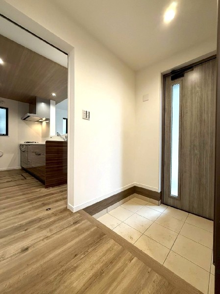 玄関ホールがスッキリ広々としていると帰る時も出ていく時も気持ちが良い。来客にも好印象を与えます。