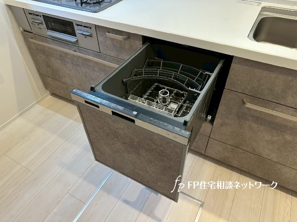 あったらいいなの代表的な設備である食洗機。ビルトイン型なので、おさまりもよく、使い勝手も良好です。